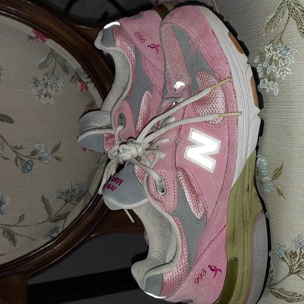 New Balance Susan G Kolmen 993 Pink Ribbon Awareness Sneakers Women's Sz 9